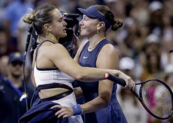 Aryna Sabalenka i Amanda Anisimova Fot. PAP/EPA/JOHN G. MABANGLO