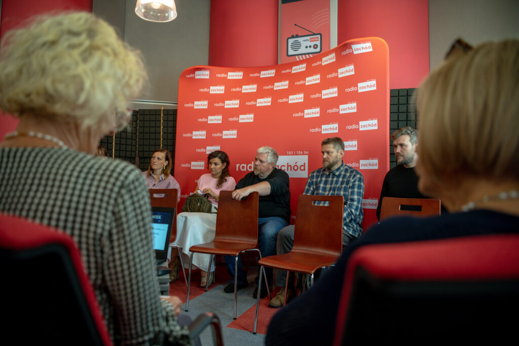 "Subiektywna historia polskiego reportażu radiowego". Sesja dziennikarska z udziałem nominowanych i jury konkursu na reportaż [GALERIA ZDJĘĆ] Radio Zachód - Lubuskie