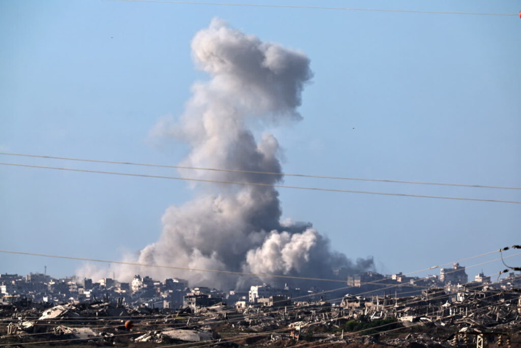 Atak rakietowy na Gazę (PAP/EPA/ATEF SAFADI)