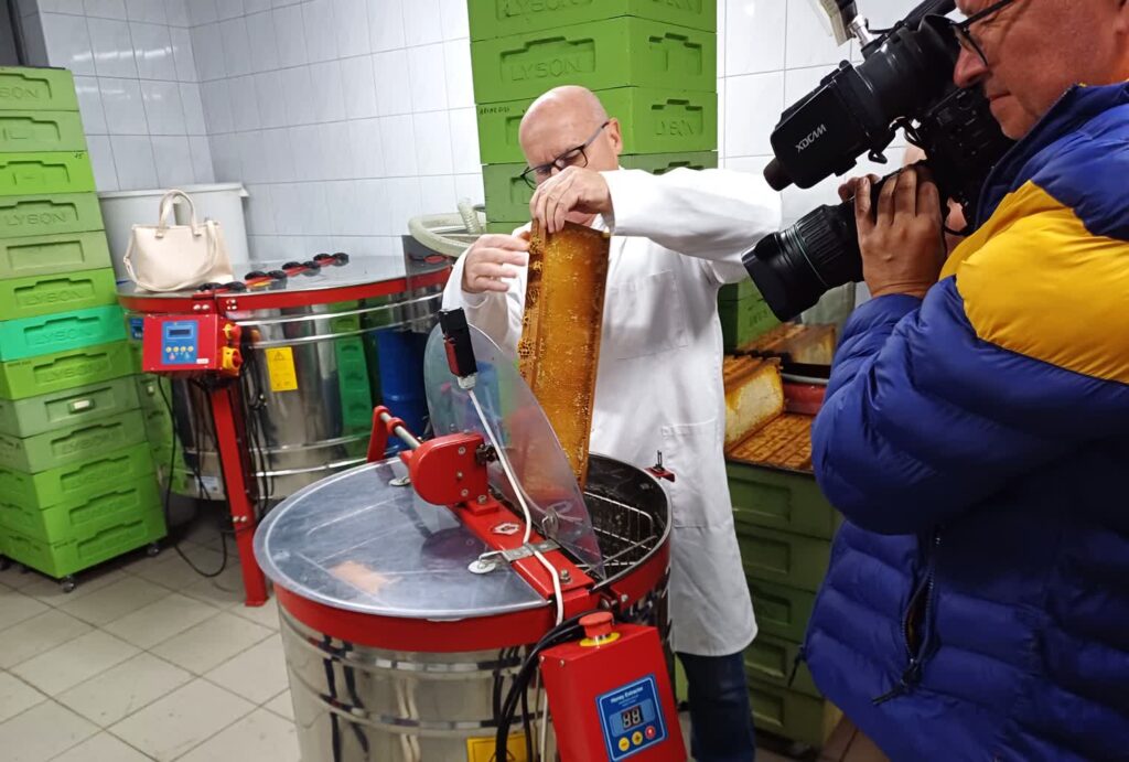 Na zdjęciu Bogusław Dubiel, prezes Lubuskiego Związku Pszczelarzy (fot. Piotr Bakselerowicz)