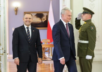 Prezydent Karol Nawrocki z wizytą na Litwie 10 Prezydent RP Karol Nawrocki oraz prezydent Litwy Gitanas Nauseda w drodze na wspólną konferencję prasową (PAP/Albert Zawada)