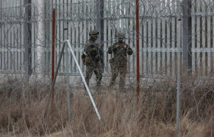 Żołnierze granicy państwowej Polski z Białorusią. Fot. PAP/Artur Reszko