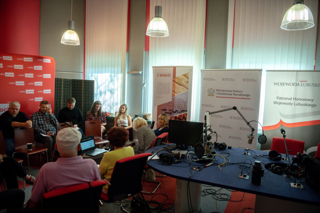 "Subiektywna historia polskiego reportażu radiowego". Sesja dziennikarska z udziałem nominowanych i jury konkursu na reportaż [GALERIA ZDJĘĆ] Radio Zachód - Lubuskie