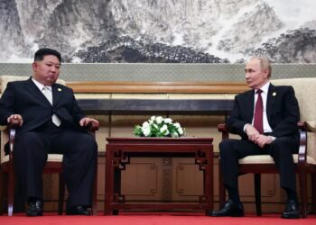 Korea Płn. gotowa wypełnić „bohaterski obowiązek”. Putin i Kim deklarują zacieśnienie współpracy 16 Kim Dzong Un i Władimir Putin Fot. PAP/EPA/ALEXANDER KAZAKOV/SPUTNIK/KREMLIN POOL