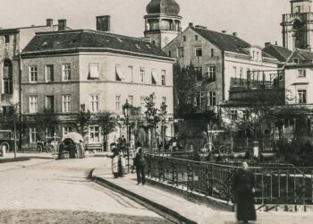 Piaskowiec z inicjałami kierownika budowy mostu Laubego 16 fot. zbiory Muzeum Ziemi Szprotawskiej/FB