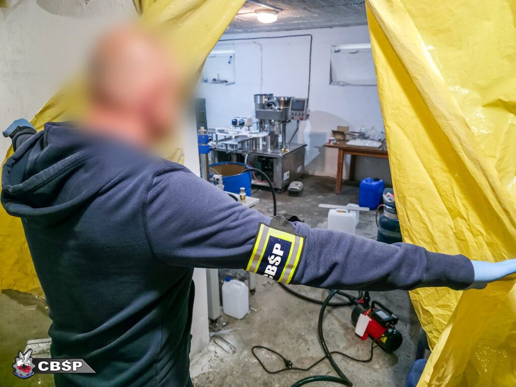 CBŚP zlikwidowało największą nielegalną fabrykę fałszywych leków w Polsce [GALERIA ZDJĘĆ] Radio Zachód - Lubuskie