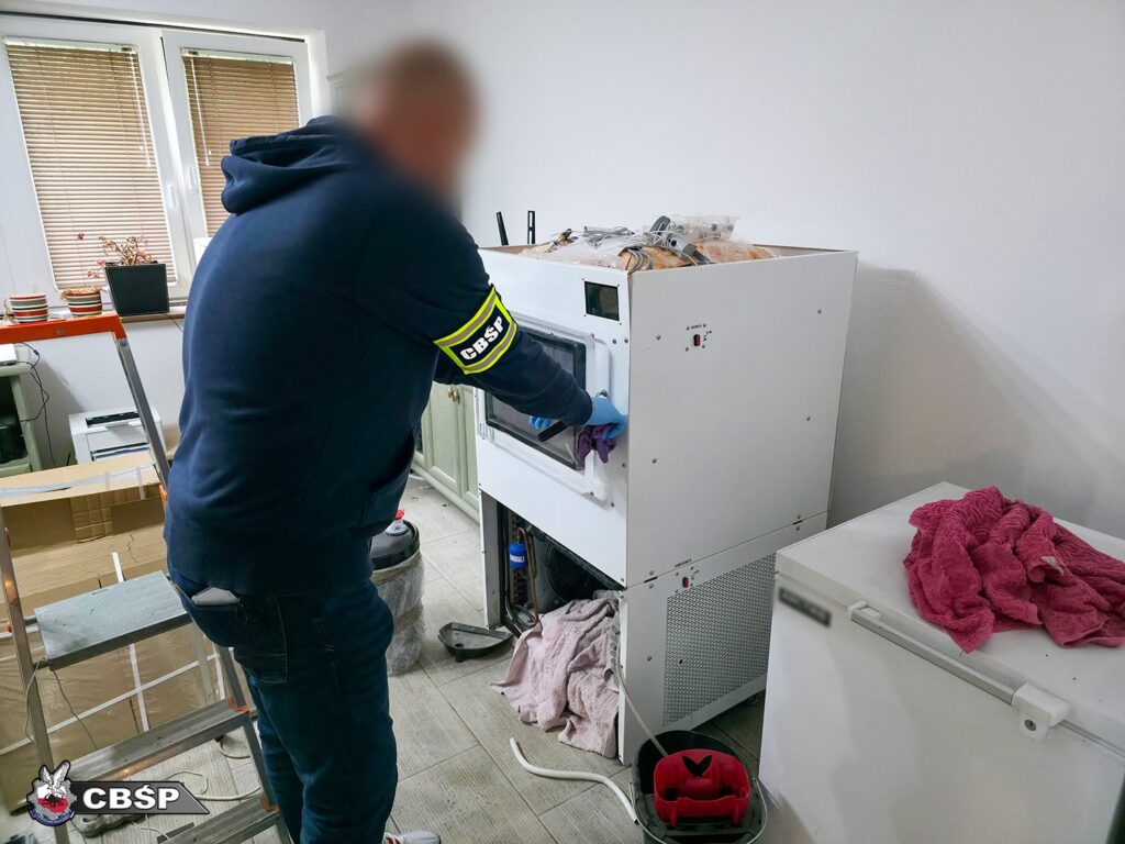 CBŚP zlikwidowało największą nielegalną fabrykę fałszywych leków w Polsce [GALERIA ZDJĘĆ] Radio Zachód - Lubuskie