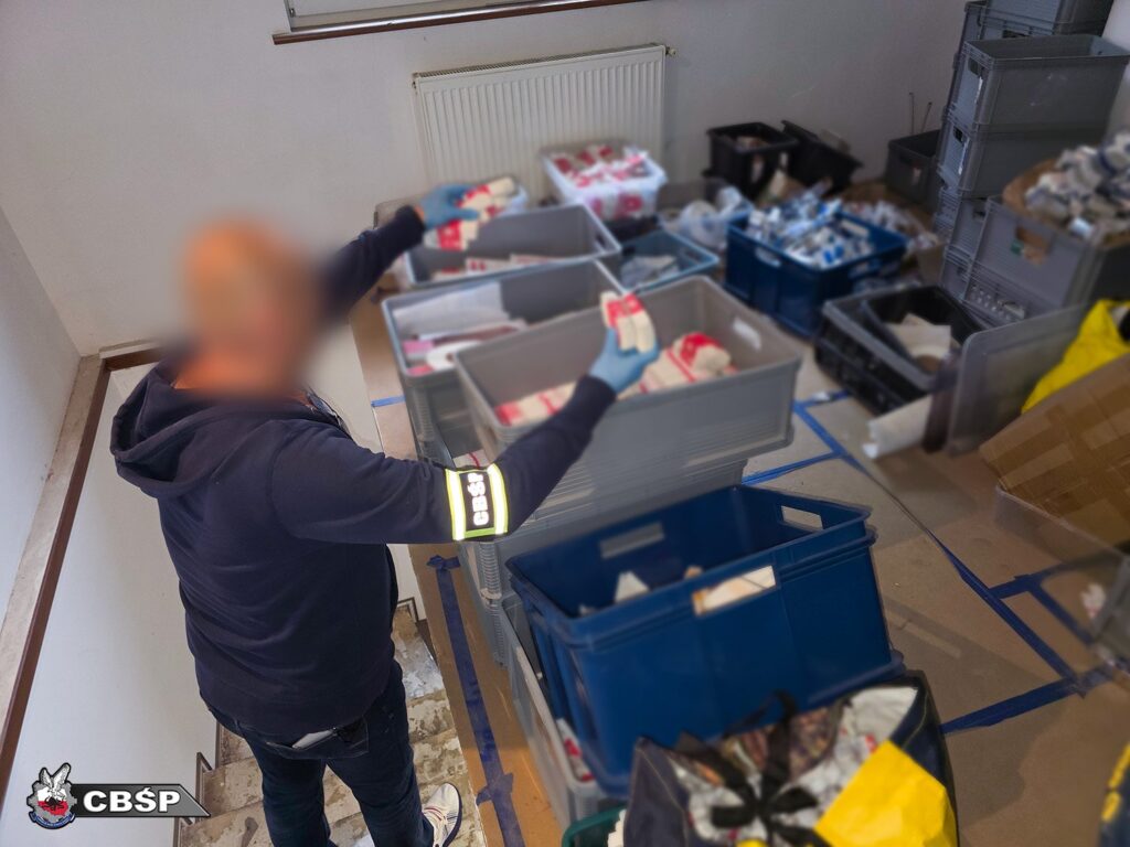 CBŚP zlikwidowało największą nielegalną fabrykę fałszywych leków w Polsce [GALERIA ZDJĘĆ] Radio Zachód - Lubuskie