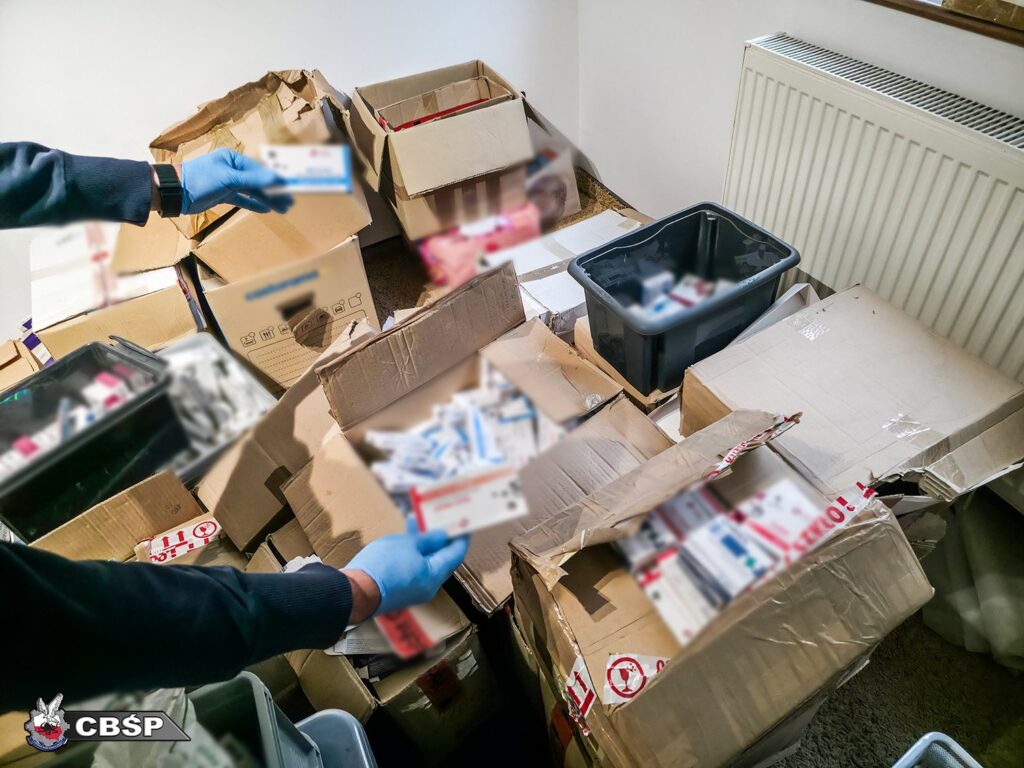 CBŚP zlikwidowało największą nielegalną fabrykę fałszywych leków w Polsce [GALERIA ZDJĘĆ] Radio Zachód - Lubuskie