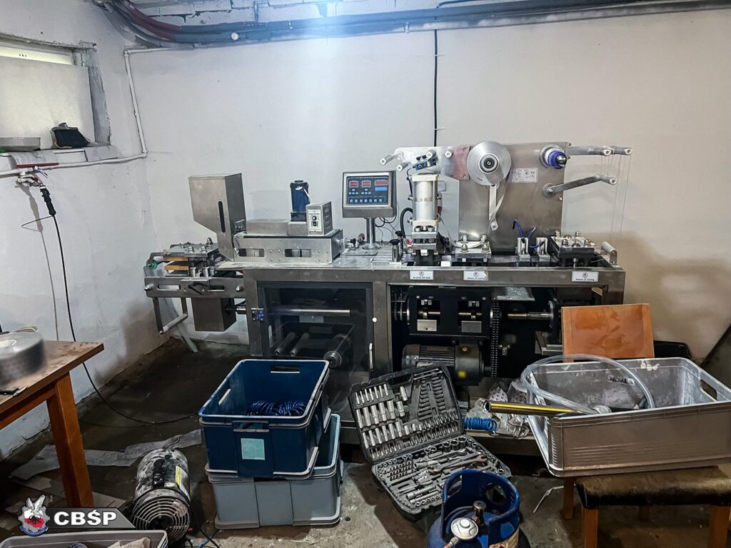 CBŚP zlikwidowało największą nielegalną fabrykę fałszywych leków w Polsce [GALERIA ZDJĘĆ] Radio Zachód - Lubuskie