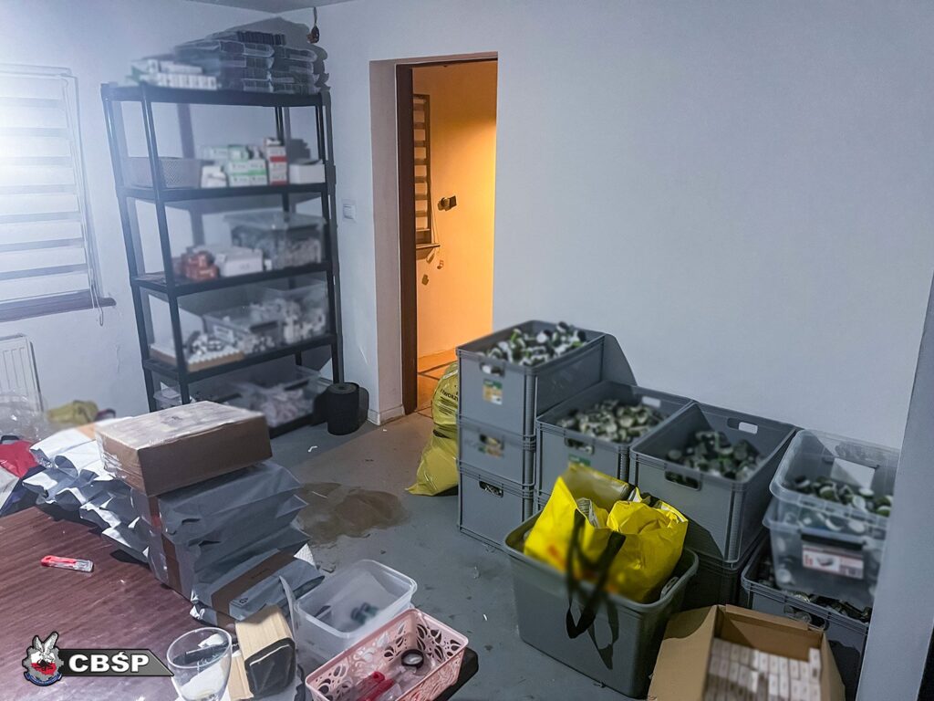 CBŚP zlikwidowało największą nielegalną fabrykę fałszywych leków w Polsce [GALERIA ZDJĘĆ] Radio Zachód - Lubuskie