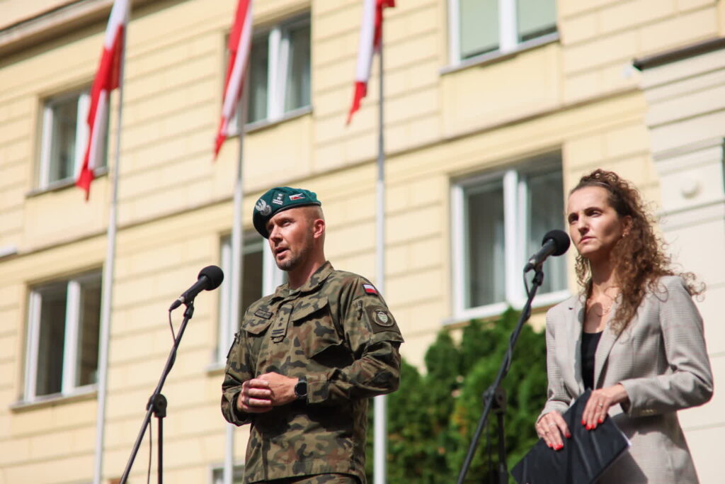 Rzeczniczka MSWiA o znalezionych szczątkach dronów 4 Wspólna konferencja rzecznika Dowództwa Operacyjnego RZS oraz rzeczniczki MSWiA Karoliny Gałeckiej (PAP/Leszek Szymański)