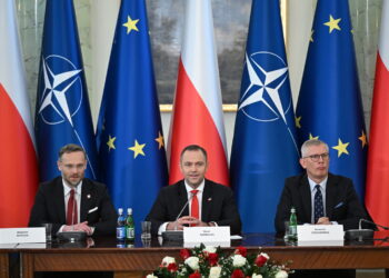 Nawrocki: Atak dronów był testem, który Polska zdała 14 Prezydent Karol Nawrocki w towarzystwie szefa KPRP Zbigniewa Boguckiego i szef BBN Sławomira Cenckiewicza na posiedzeniu RBN (PAP/Radek Pietruszka)