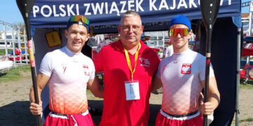 Bartosz Kulpa i Maciej Bargiel wraz z klubowym trenerem Markiem Bohdziunem