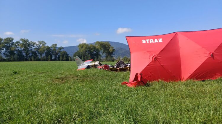 Wypadek awionetki pod Żywcem. Nie żyją dwie osoby 9 Fot. Komenda Powiatowa PSP w Żywcu/FB