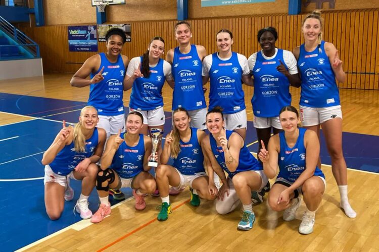 Koszykarki KSSSE Enei AJP niepokonane w Trutnowie Radio Zachód - Lubuskie