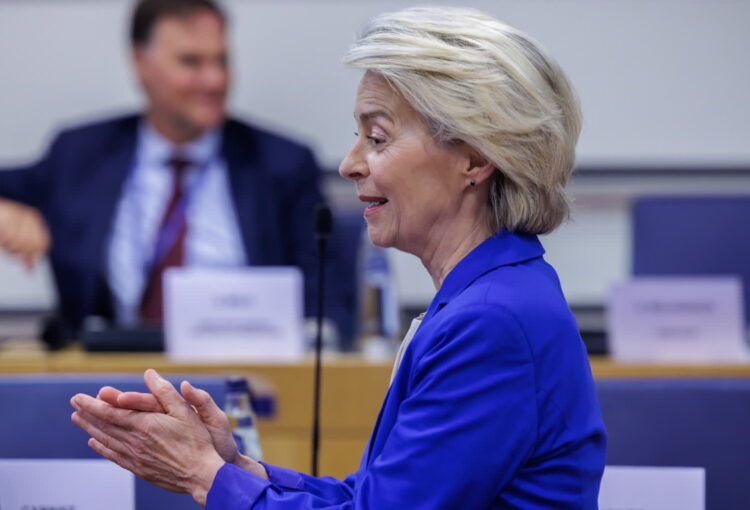 KE rozpoczęła konsultacje z unijnymi państwami ws. sankcji na Rosję 9 Ursula von der Leyen, przewodnicząca Komisji Europejskiej (PAP/EPA/OLIVIER MATTHYS)