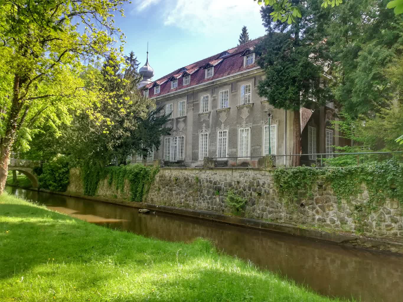 Iłowa zaprasza na rozmowy o oriencie w pałacu Hochbergów