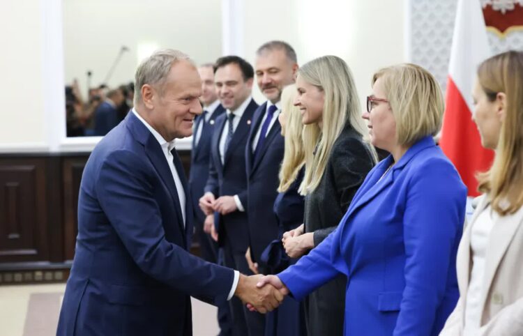 Donald Tusk, posiedzenie rządu. Fot. PAP/Albert Zawada