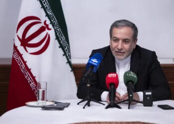 Iran zapewnił, że podejmie zdecydowaną i odpowiednią reakcję na decyzję ONZ o przywróceniu sankcji 13 Irański minister spraw zagranicznych Seyed Abbas Araghchi. Fot. PAP/EPA/JOSE SENA GOULAO