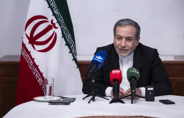 Irański minister spraw zagranicznych Seyed Abbas Araghchi. Fot. PAP/EPA/JOSE SENA GOULAO