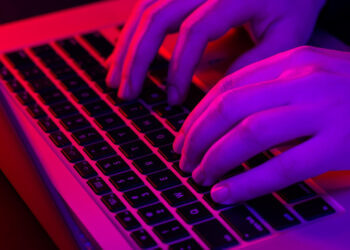 Finlandia walczy z cyberatakami. Na celowniku strony internetowe firm i instytucji 16 Zdjęcie ilustracyjne. Fot. Freepik