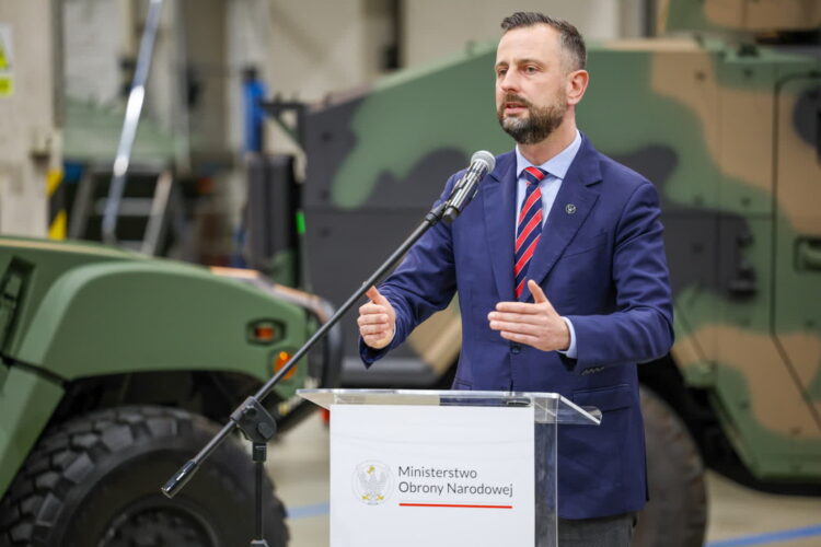 SIEMIANOWICE ŚLĄSKIE MON UMOWA NA POJAZDY TERENOWE. Fot. PAP/Art Service