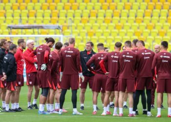 Kadra Urbana w drodze do Holandii. Jutro kolejny mecz w kwalifikacjach mistrzostw świata 13 Selekcjoner i piłkarze reprezentacji Polski podczas treningu, fot. PAP/Michał Meissner