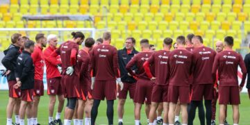 Selekcjoner i piłkarze reprezentacji Polski podczas treningu, fot. PAP/Michał Meissner