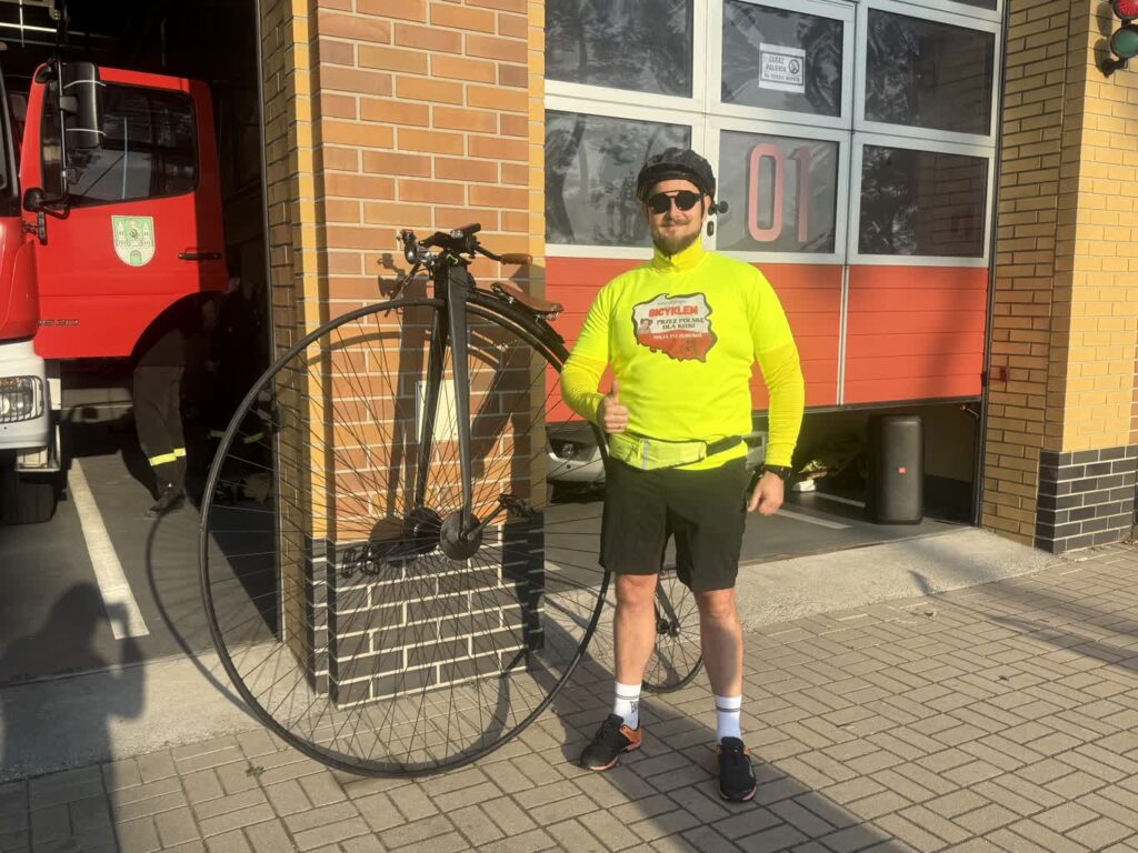 Łukasz Jęcz jedzie XIX-wiecznym bicyklem wokół Polski dla chorej córki Radio Zachód - Lubuskie