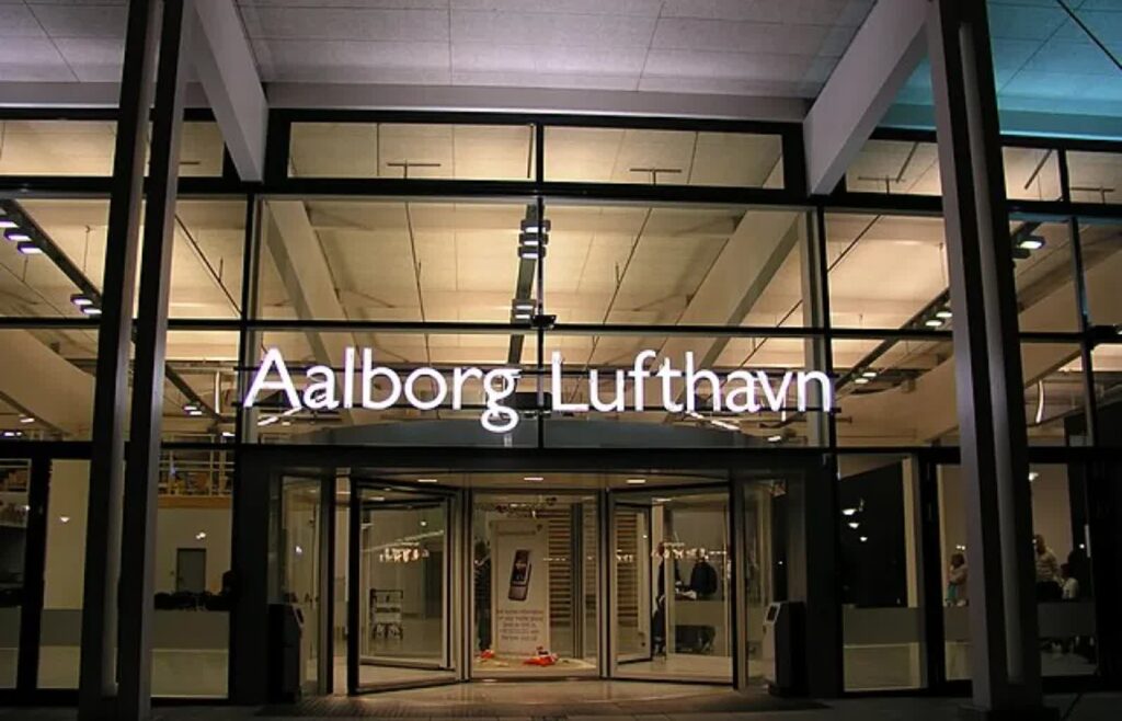 Lotnisko w Aalborgu w Danii. Zdj. ilustracyjne. Fot. Simon Wedege Petersen/Wikimedia Commons/Domena publiczna
