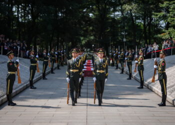 Szef chińskiej dyplomacji w Polsce 12 Na zdjęciu żołnierze chińskiej armii (PAP/EPA/XINHUA / PAN YULONG)