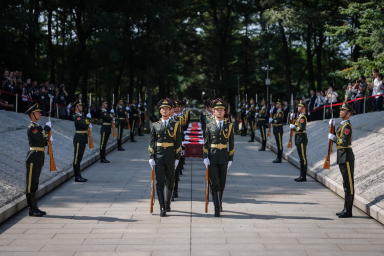 Na zdjęciu żołnierze chińskiej armii (PAP/EPA/XINHUA / PAN YULONG)
