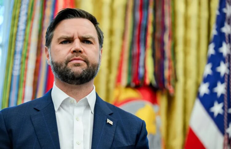 Wiceprezydent USA: Rosja musi się obudzić i dostrzec, że jej ofensywa utknęła 9 J.D. Vance Fot. PAP/EPA/ANNABELLE GORDON/POOL