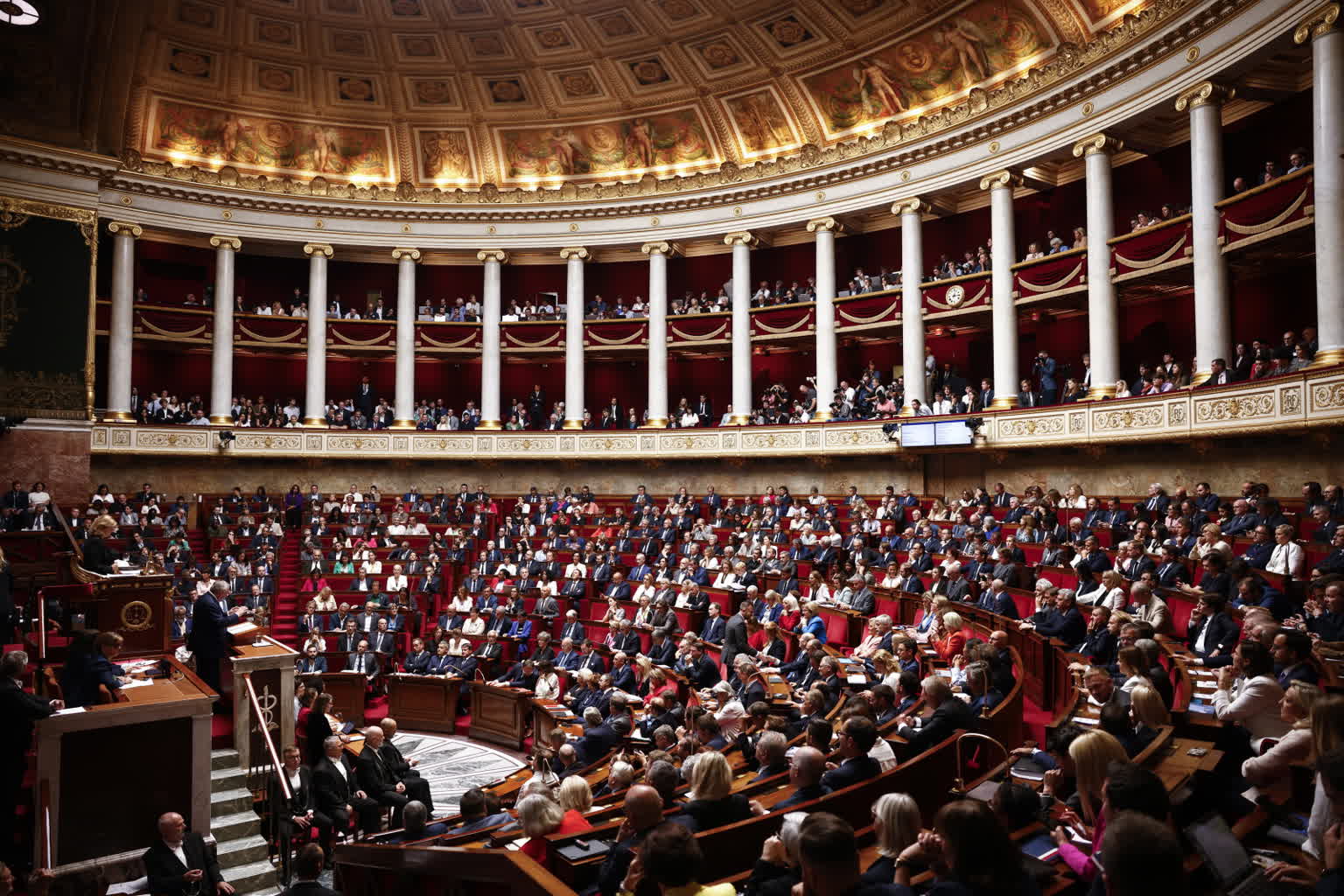 Premier Francji przybył do Pałacu Elizejskiego, by złożyć dymisję