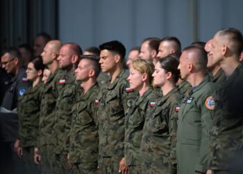 Media: polska machina wojenna przygotowuje się na konflikt z Rosją 17 Żołnierze na terenie 31. Bazy Lotnictwa Taktycznego Poznań Krzesiny. Zdj. ilustracyjne. Fot. PAP/Jakub Kaczmarczyk