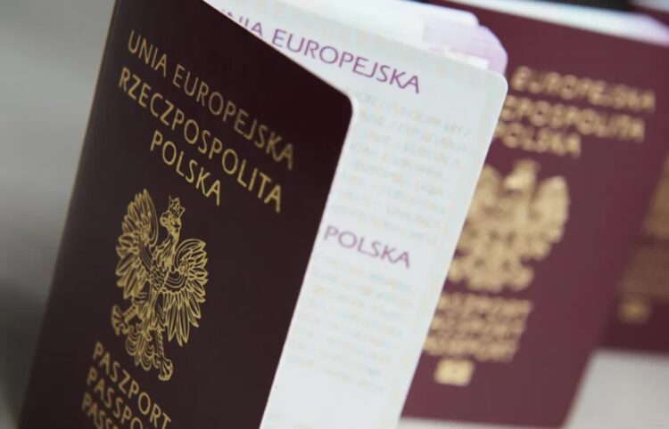 Wydawanie dowodów i paszportów znów możliwe. Przywrócono działanie Rejestru Systemów Państwowych 9 Paszporty. Foto. PAP/Adam Warżawa