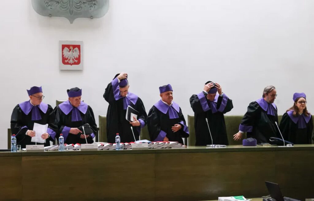 Sędziowie TS na sali rozpraw w siedzibie Sądu Najwyższego w Warszawie Fot. PAP/Albert Zawada
