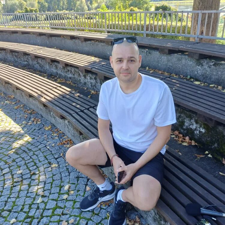 Jarosław Wolak prezes Stowarzyszenia Nowosolska Paczka. 9 Jarosław Wolak prezes Stowarzyszenia Nowosolska Paczka. Radio Zachód - Lubuskie