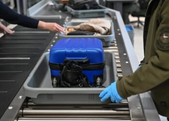 Kontrola na lotnisku, zdjęcie ilustracyjne, fot. PAP/Wojtek Jargiło