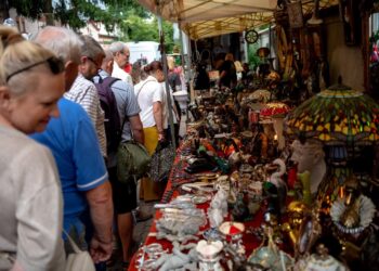 Sprzedawcy i winiarze podsumowali tegoroczne Winobranie 15 Sprzedawcy i winiarze podsumowali tegoroczne Winobranie Radio Zachód - Lubuskie