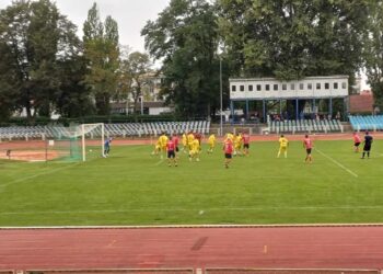 Szalony mecz w Zielonej Górze - rezerwy Lechii wyraźnie pokonują Syrenę 11 Szalony mecz w Zielonej Górze - rezerwy Lechii wyraźnie pokonują Syrenę Radio Zachód - Lubuskie