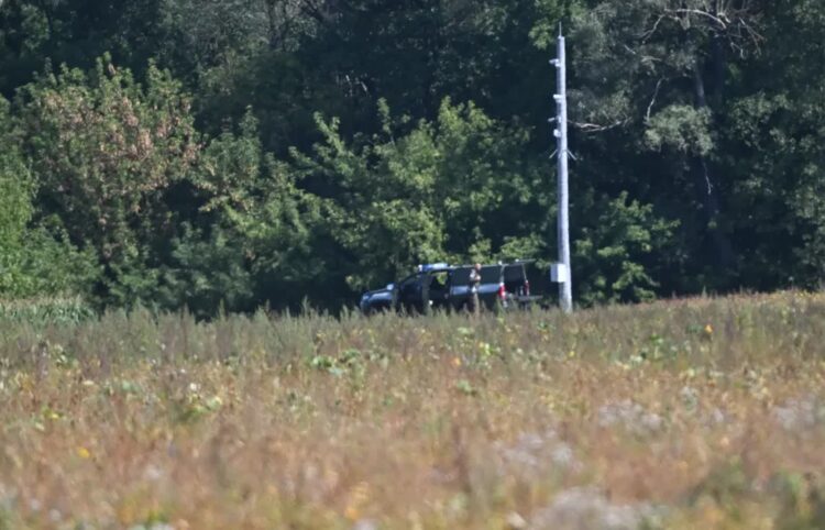 Dron w okolicy przejścia granicznego. Prokuratura: to nie był dron bojowy 9 Okolice miejsca upadku niezidentyfikowanego obiektu latającego w polu kukurydzy w miejscowości Polatycze w okolicach przejścia granicznego z Białorusią pod Terespolem Fot.PAP/Wojtek Jargiło