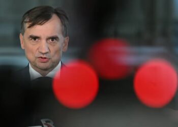 Policja o doprowadzeniu Ziobry. „Nie możemy wybierać, które postanowienia realizujemy” 19 Zbigniew Ziobro Fot. PAP/Radek Pietruszka