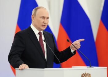 Putin zaprasza Zełenskiego na rozmowy. Stawia warunek 14 Władimir Putin. Fot. PAP/EPA/GRIGORY SYSOEV/SPUTNIK/KREMLIN POOL