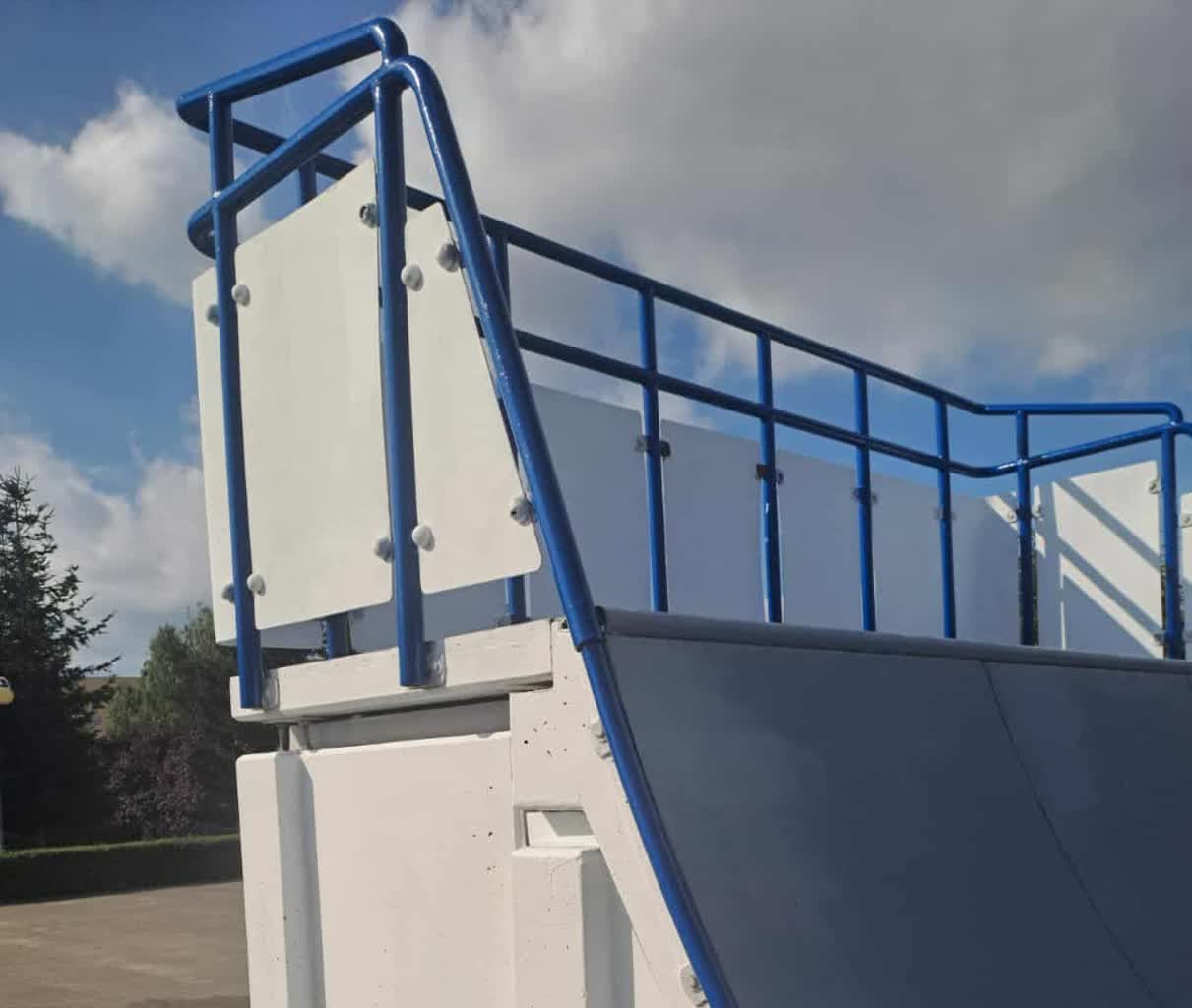 Zakończył się remont urządzeń na żarskim skateparku