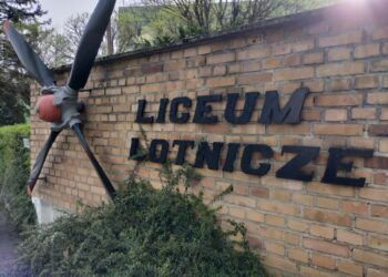 Uczniowie „Lotnika” będą brać udział w zajęciach na Uniwersytecie Zielonogórskim Radio Zachód - Lubuskie