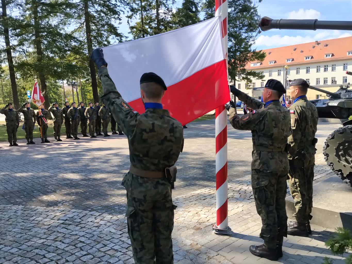 Policja przyjęła 20 nowych funkcjonariuszy, w tym 14 kobiet