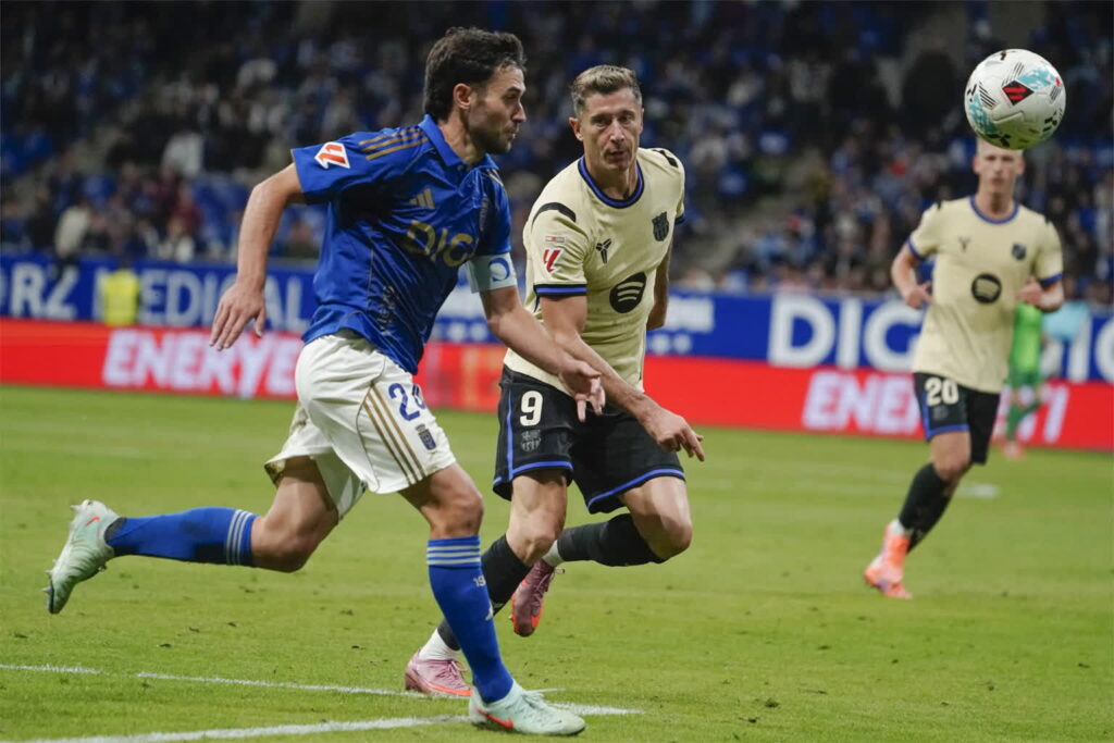 Lewandowski ratuje Barcelonę. Strzelił gola po zaledwie pięciu minutach od wejścia 1 Fot. PAP/EPA/PACO PAREDES