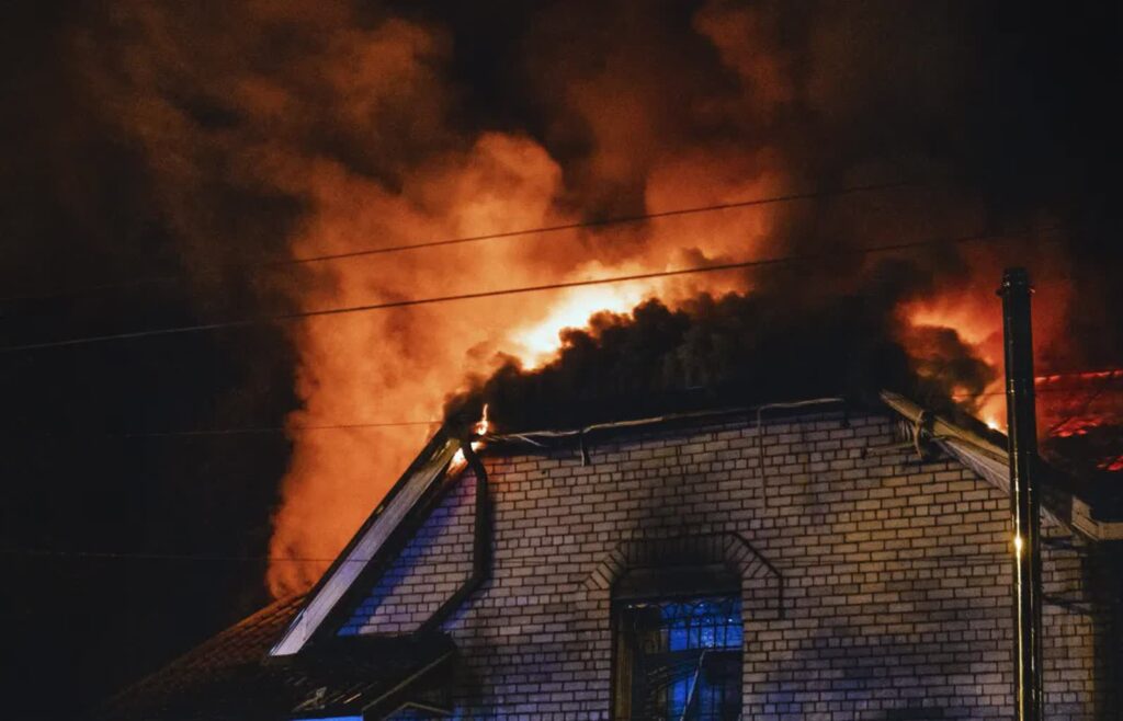 Zniszczenia po rosyjskim ataku na Ukrainę. Zdj. ilustracyjne. Fot. PAP/EPA/ARSEN DZODZAIEV